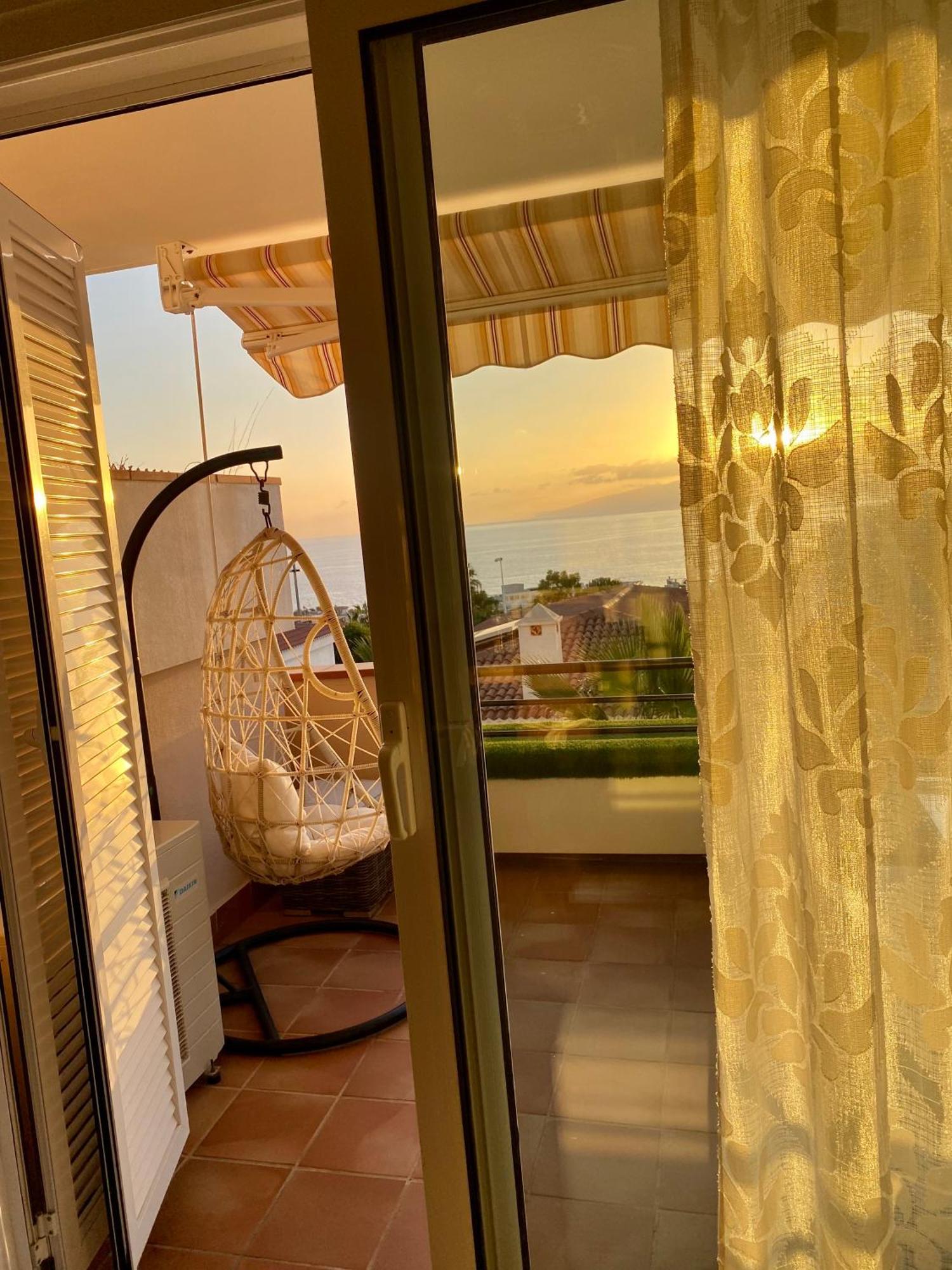 Apartment With Spectacular View In Puerto Santiago プエルト・デ・サンティアゴ エクステリア 写真