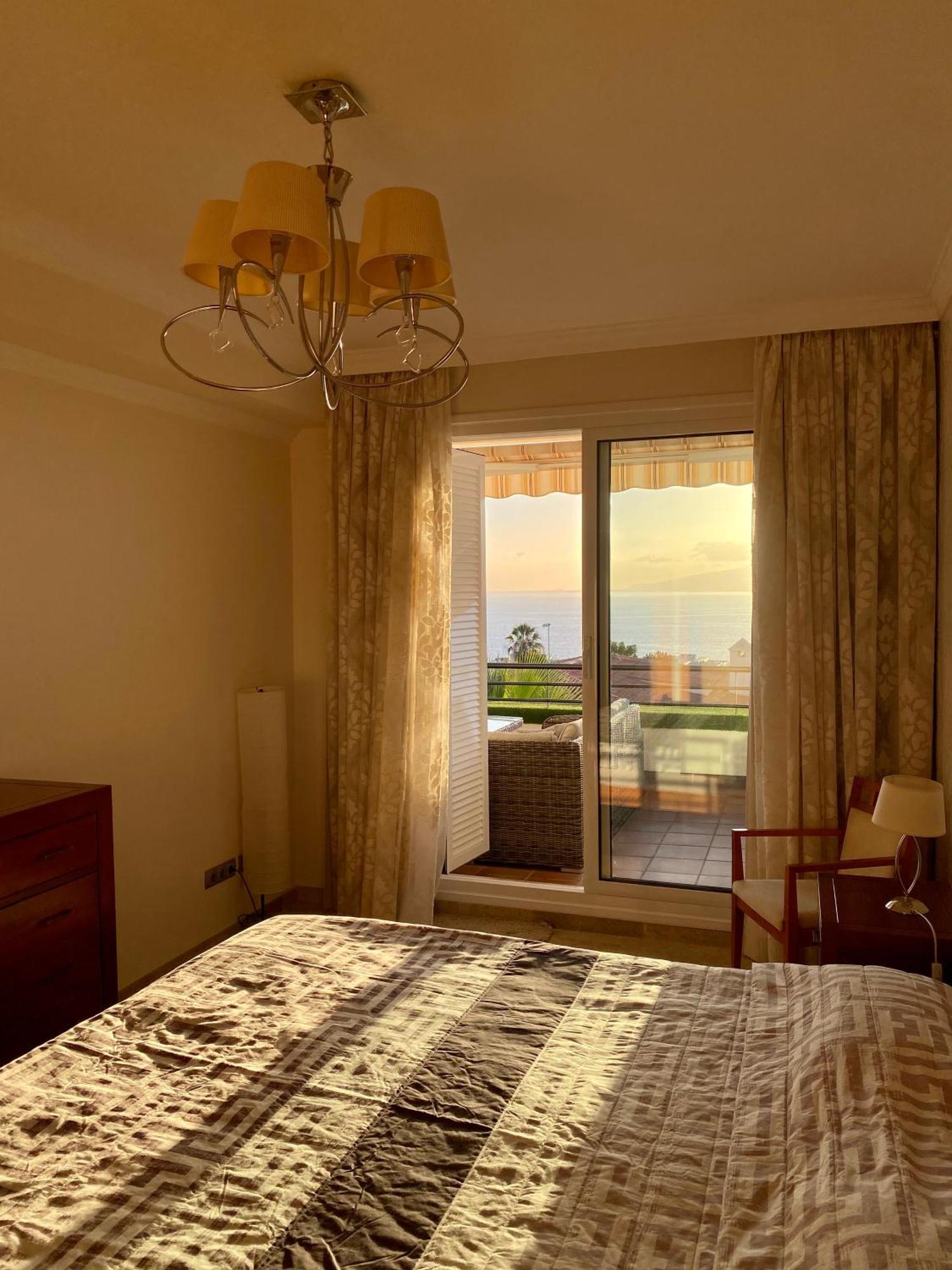 Apartment With Spectacular View In Puerto Santiago プエルト・デ・サンティアゴ エクステリア 写真