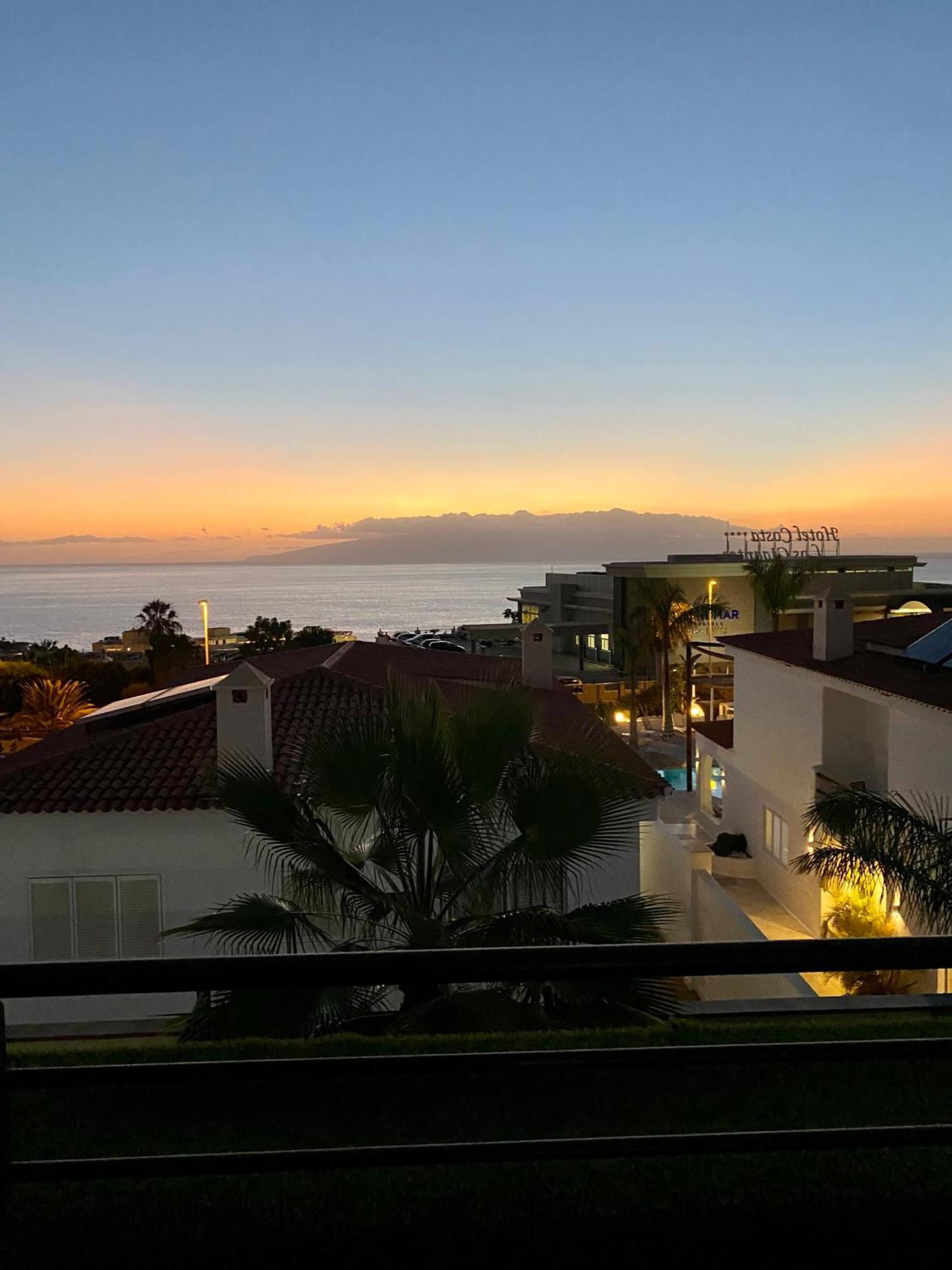 Apartment With Spectacular View In Puerto Santiago プエルト・デ・サンティアゴ エクステリア 写真